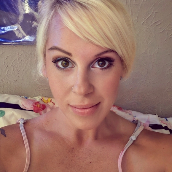 Clothes, Hair And Makeup, Home Decor, Jewelry! - Picture 4 of 7